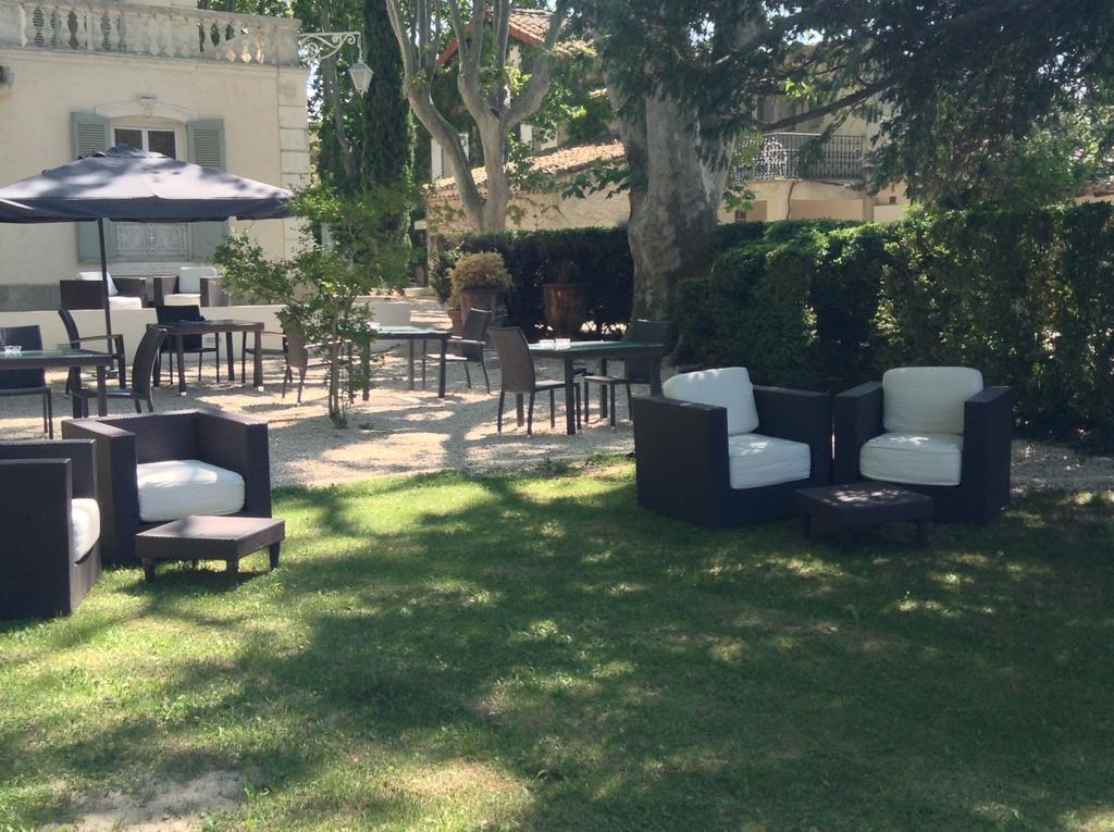 Hostellerie Les Frenes 亞維農 外观 照片